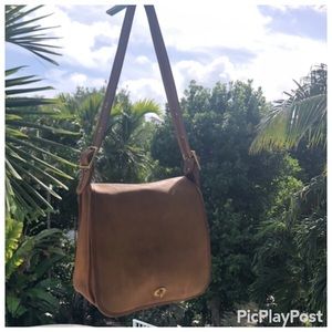 Vintage Coach Stewardess Bag #9525 made in NYC w/brass turnlock closure.